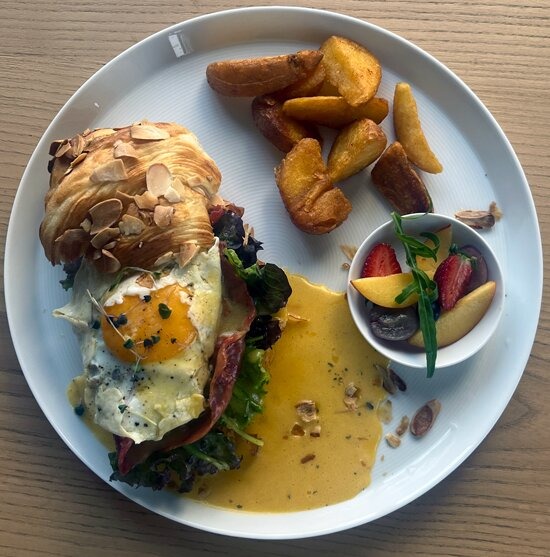 کافه در مشهد